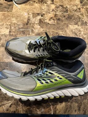 Brooks Glycerin Grey and Lime Men's Running Shoes size 12 like New